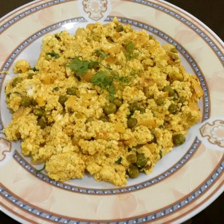 Paneer and peas upma